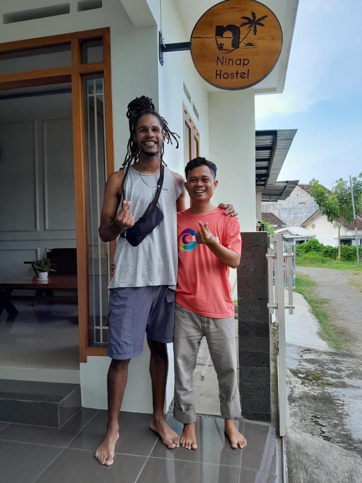 Ninap Hostel バニュワンギ エクステリア 写真